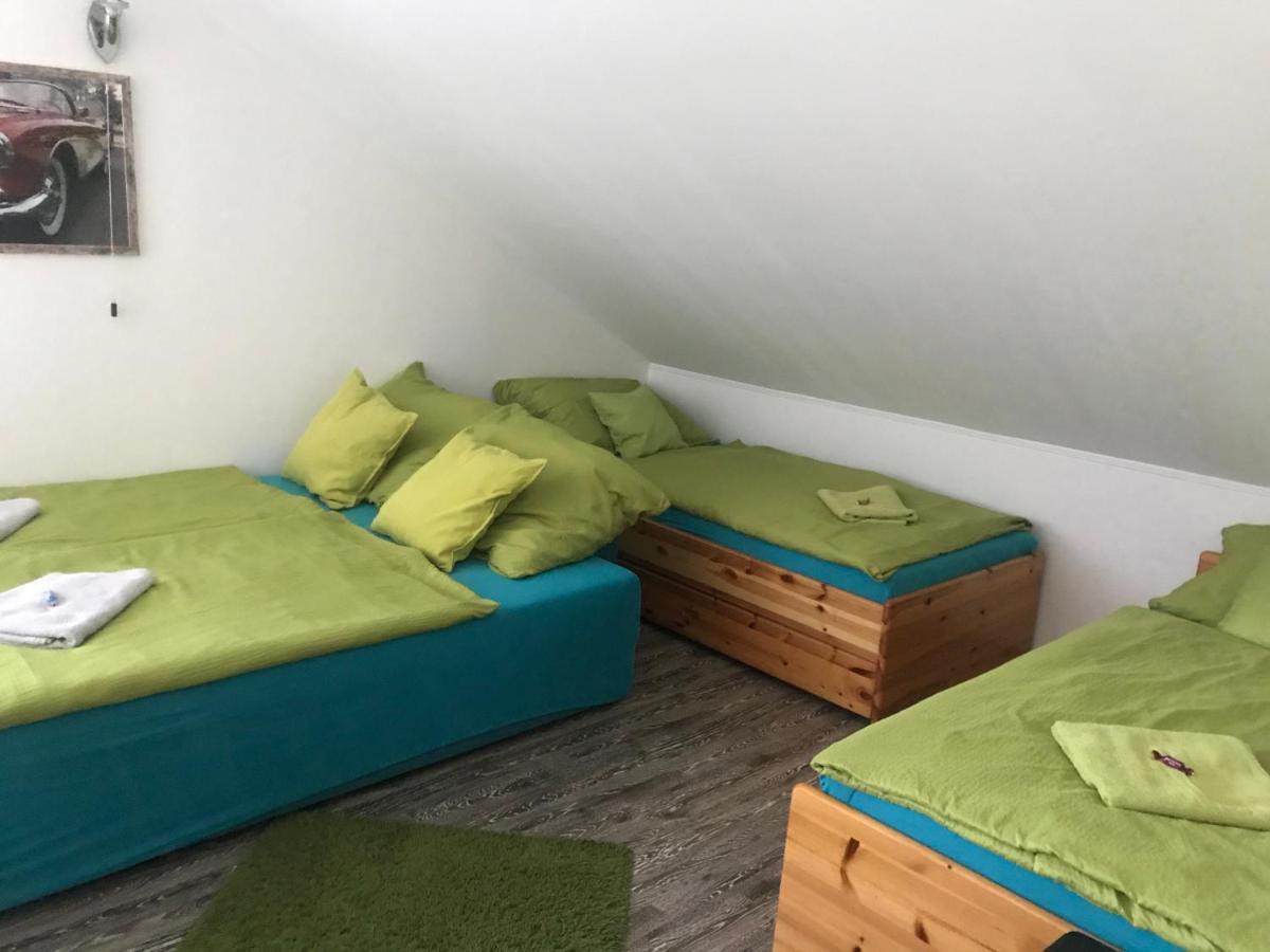 Old'S Car Zimmer & Apartment Vermietung Фельден-ам-Вёртер-Зе Экстерьер фото