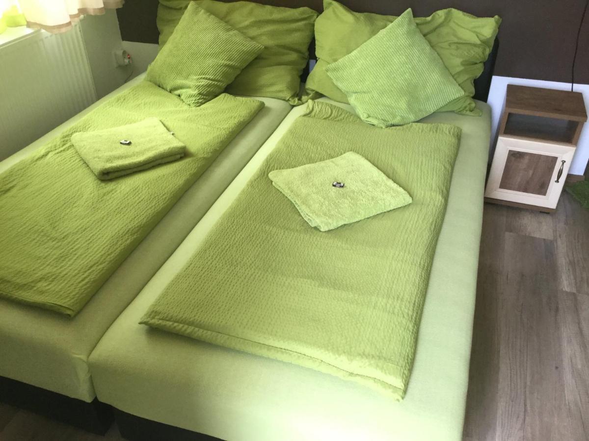 Old'S Car Zimmer & Apartment Vermietung Фельден-ам-Вёртер-Зе Экстерьер фото